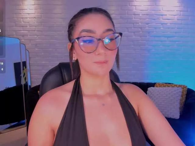 MaddisonLowe from BongaCams