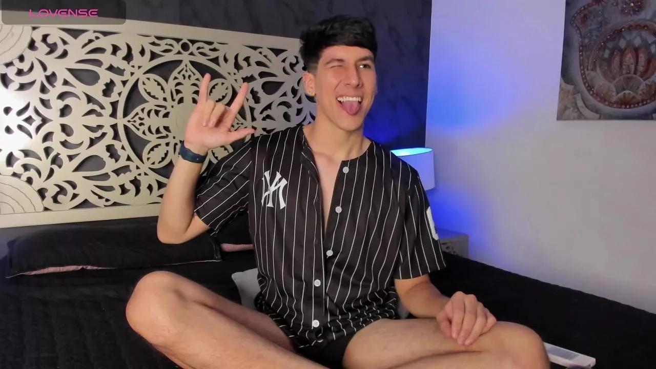 Alan_phoenix from Cam4