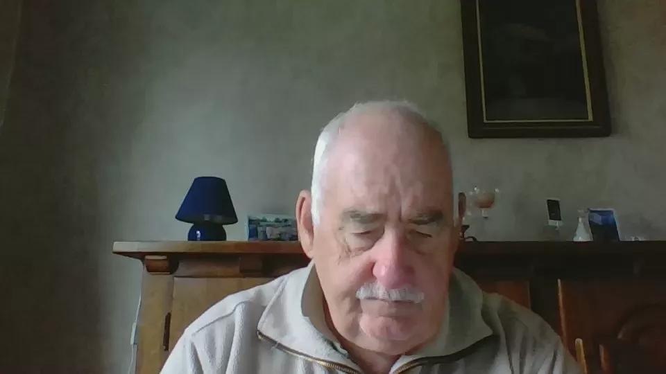 bottom672 from Cam4
