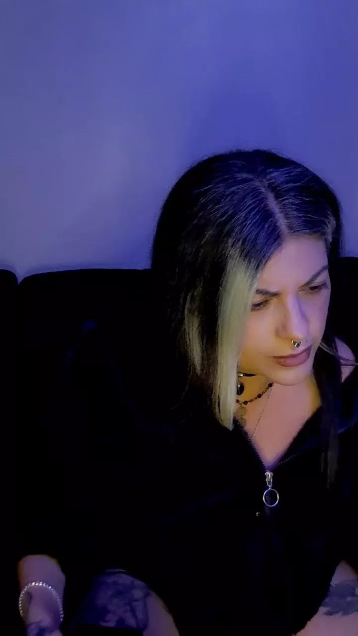 bvbyscorpio666 on Cam4 