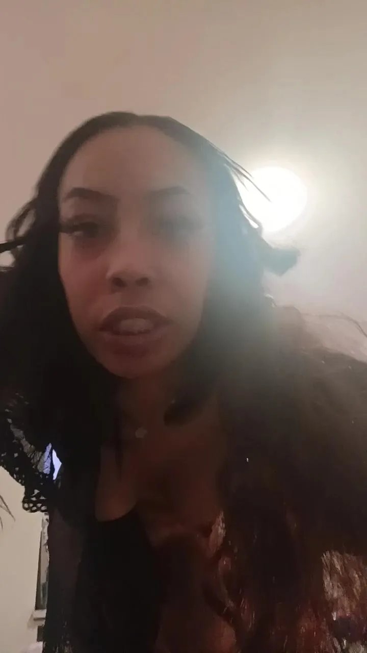 elleblue_sexy on Cam4 