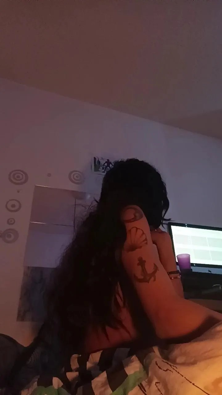 elleblue_sexy on Cam4 