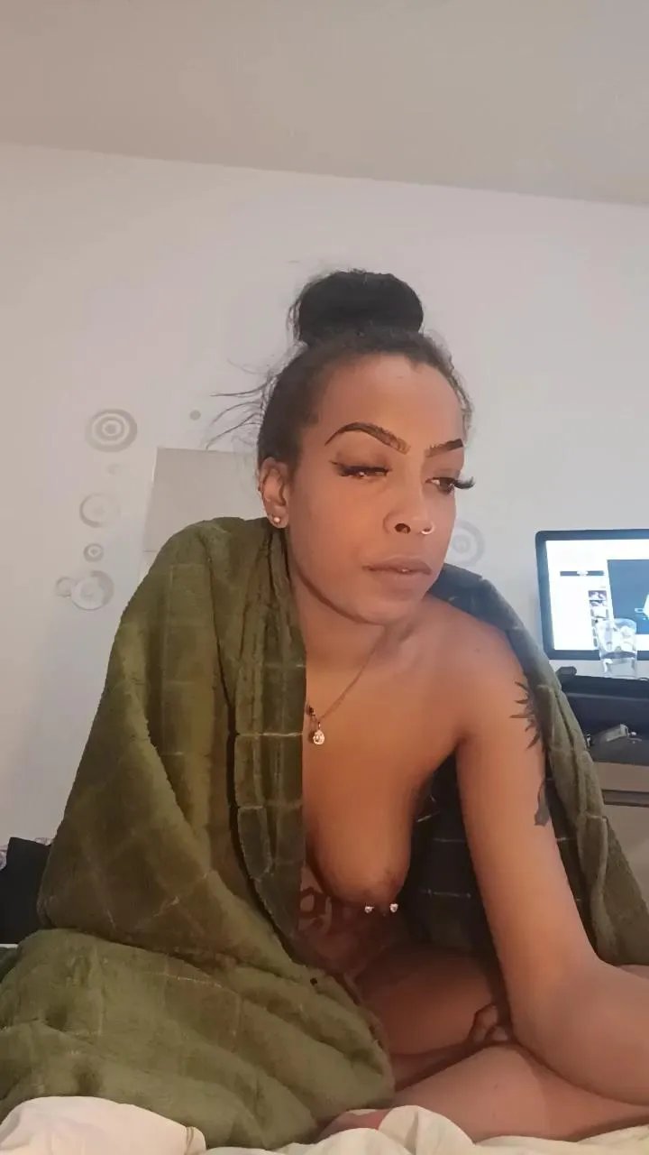 elleblue_sexy on Cam4 