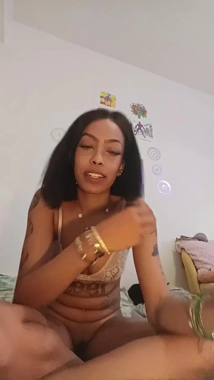 elleblue_sexy on Cam4 