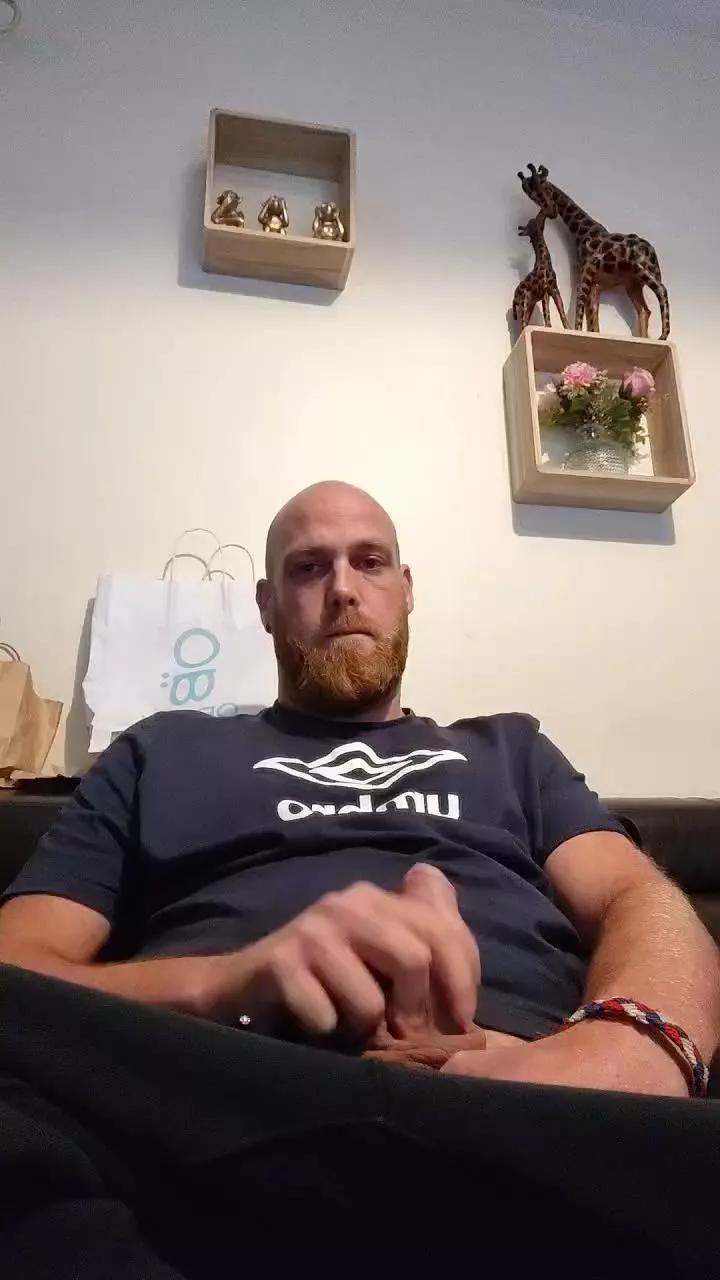 Tomtoyz from Cam4