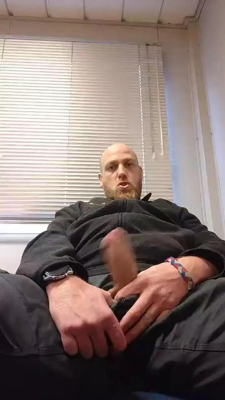 Tomtoyz from Cam4