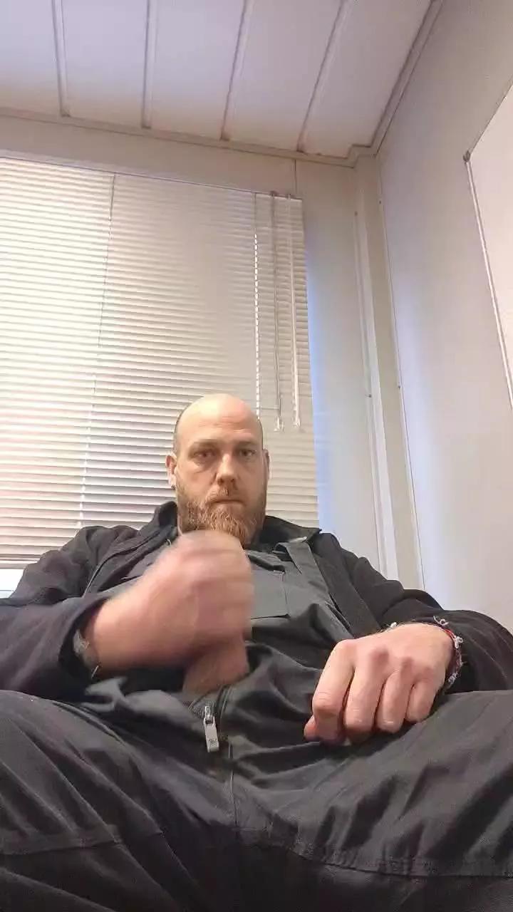 Tomtoyz from Cam4