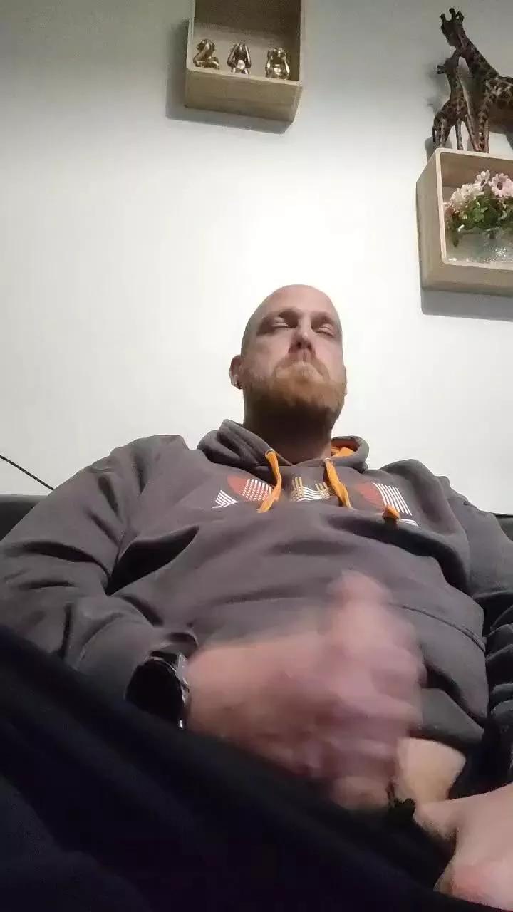 Tomtoyz from Cam4