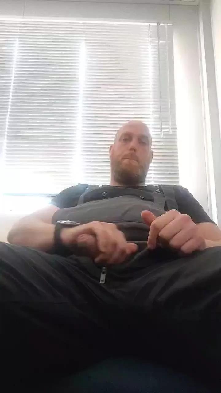 Tomtoyz from Cam4