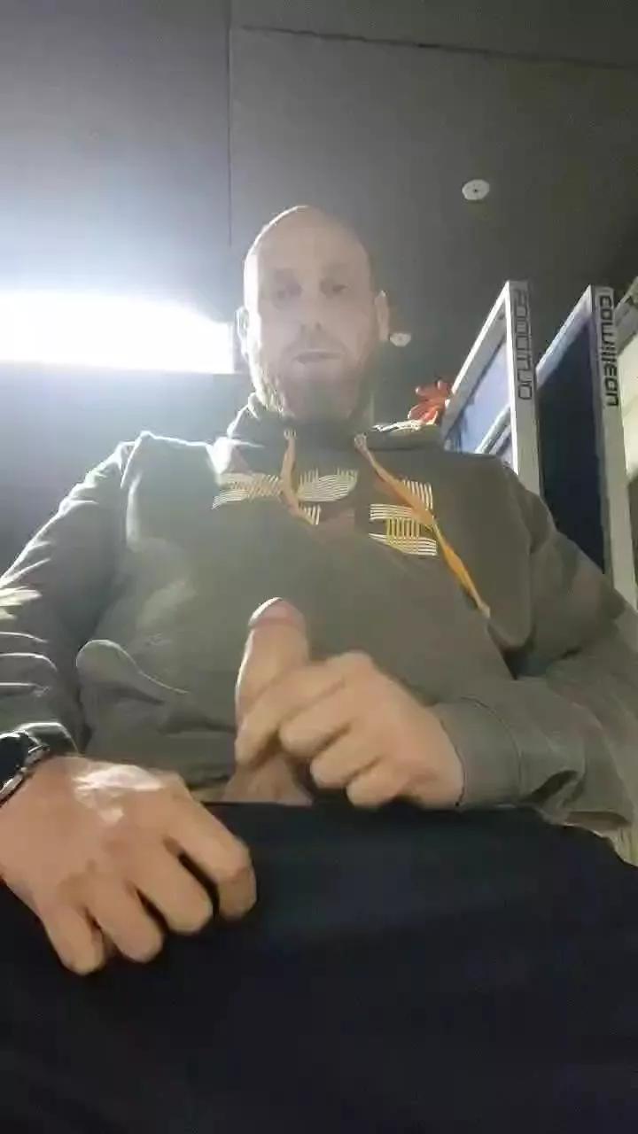 Tomtoyz from Cam4