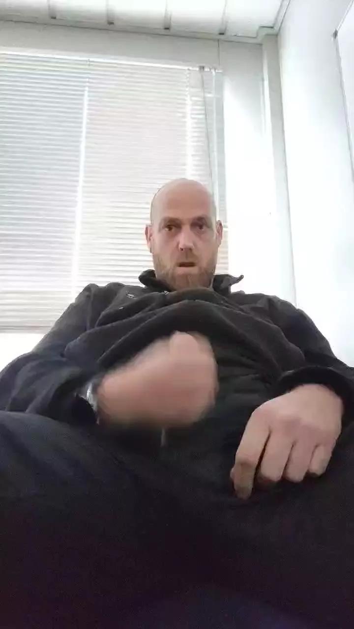 Tomtoyz from Cam4