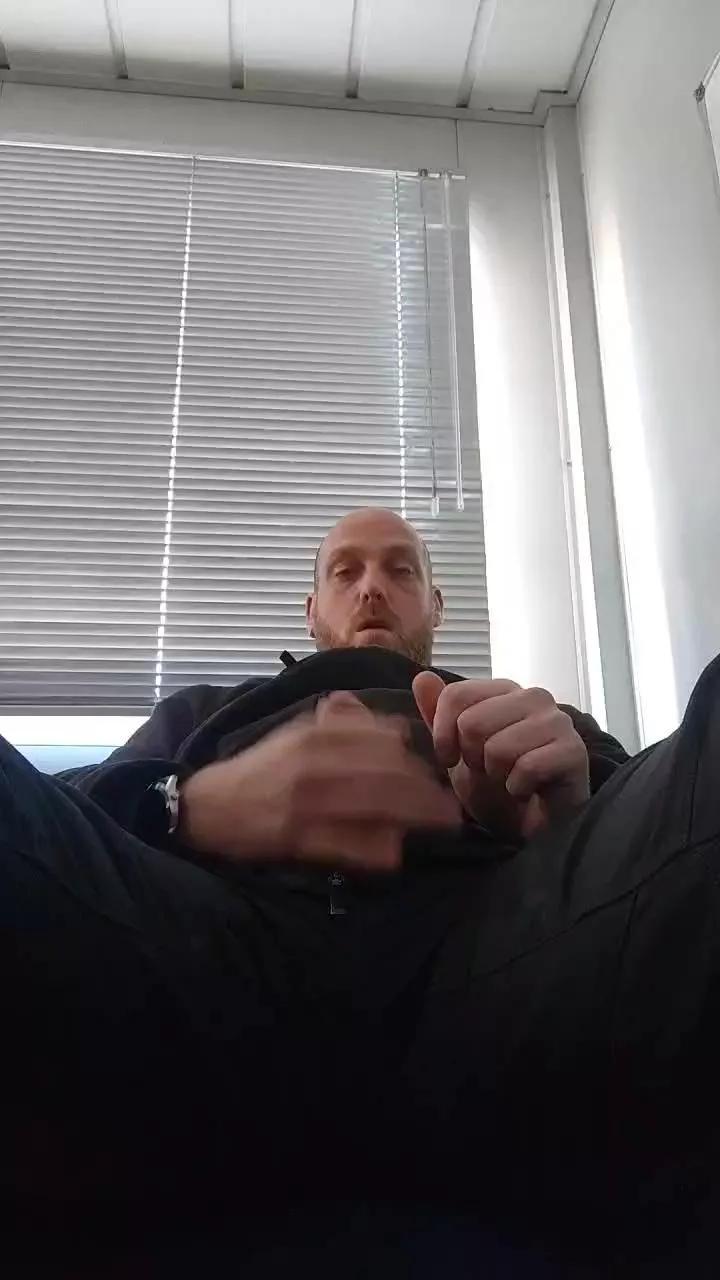 Tomtoyz from Cam4