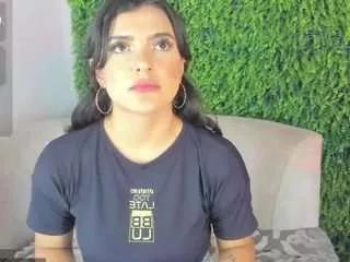 emmily-z from CamSoda