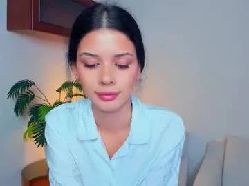 Softlyy_bold from Chaturbate