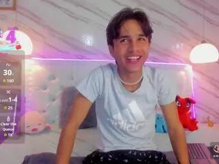 attlas_moon from Flirt4Free