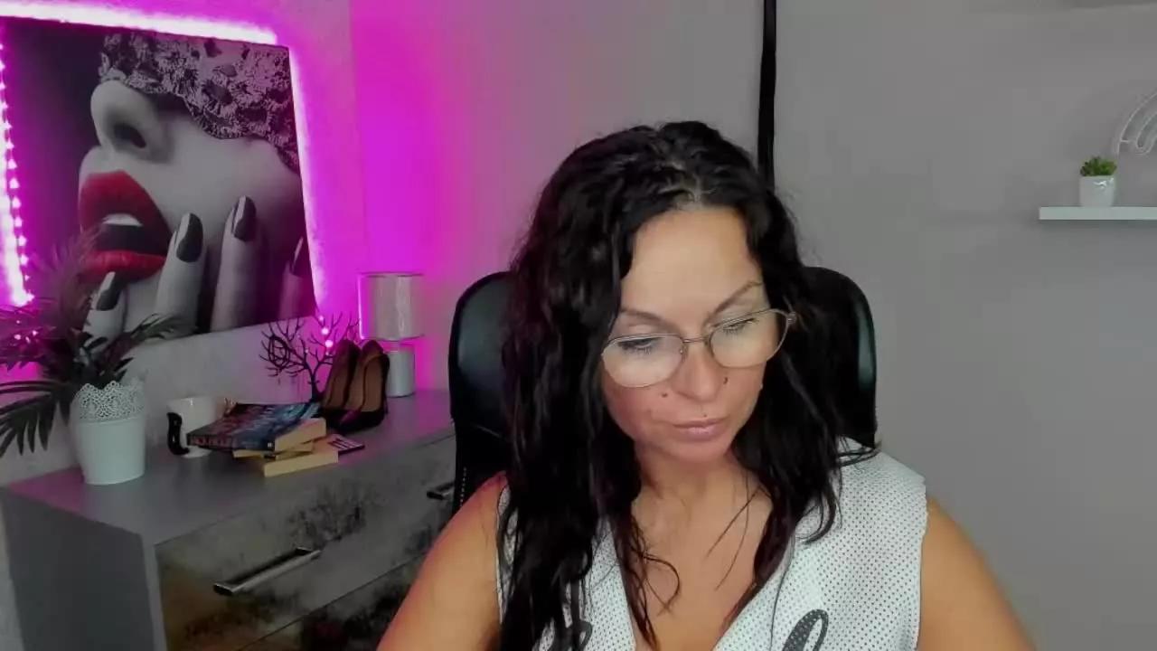 HelenTasty from Streamray