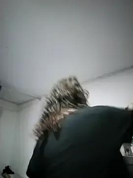 -saraqueen- from StripChat is Freechat