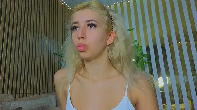 -violettttta- from StripChat is Freechat