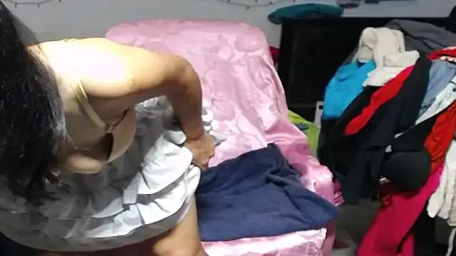 1CuteAndSexy69 from StripChat is Freechat