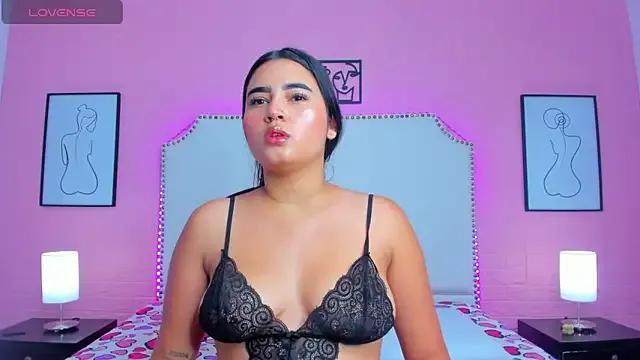 _Emma_whiitee_ from StripChat is Freechat