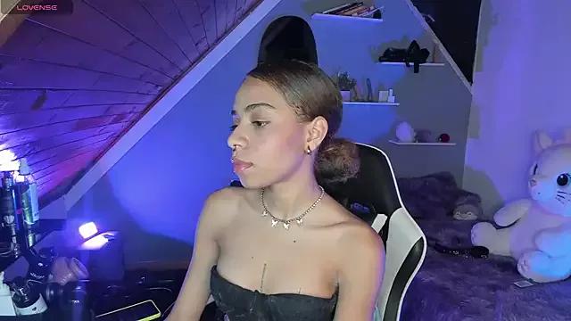 _Marinett_ from StripChat is Freechat