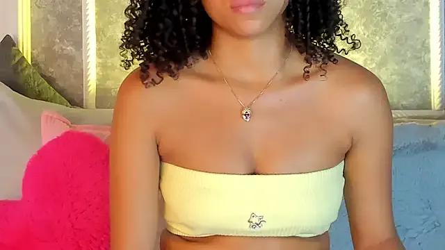 _victoriaa__lois from StripChat is Freechat