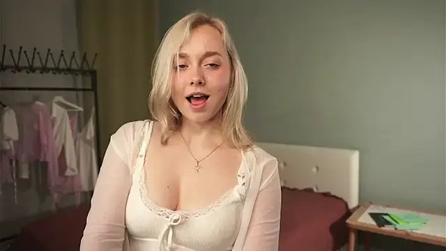 AccaCroyle on StripChat 