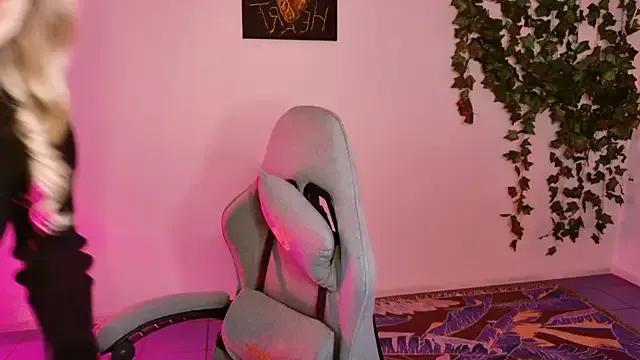 AdelLoyss from StripChat is Freechat