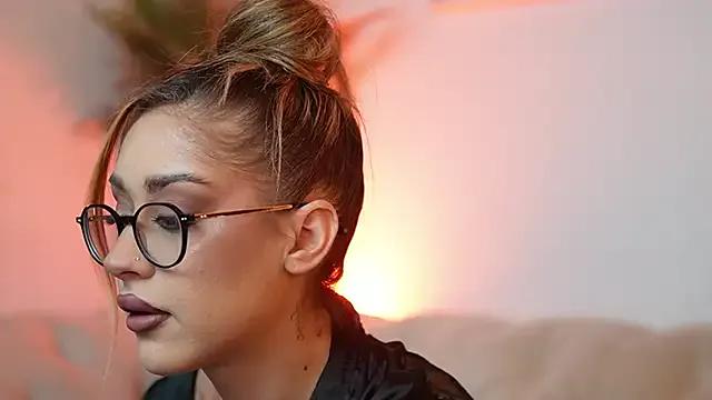 AileenKiss from StripChat is Freechat