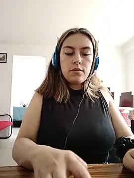 AlanaDesire from StripChat is Freechat
