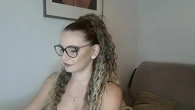 AlessiaCreed from StripChat is Freechat