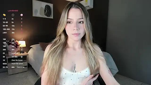 Alexandra-16 from StripChat is Freechat