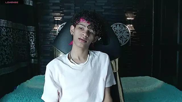 alexes_risos from StripChat is Freechat