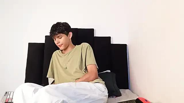 alexmark_ from StripChat is Freechat