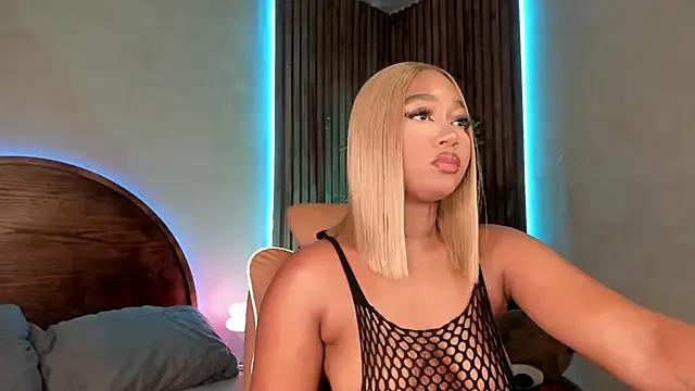 alisonn_moon from StripChat is Freechat