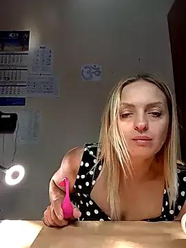 Ami_Foxy from StripChat is Freechat