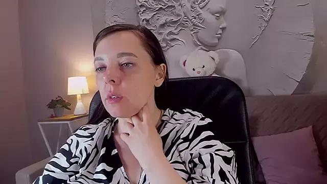 AmyNewton from StripChat is Freechat