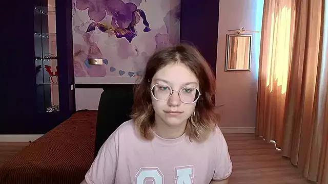 AngelinaLow from StripChat is Freechat