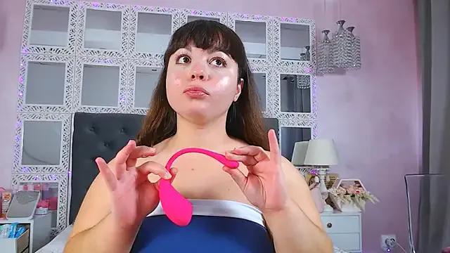 AniaMilana from StripChat is Freechat