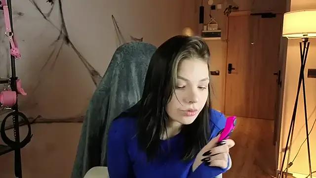 AnnaTrueno from StripChat is Freechat