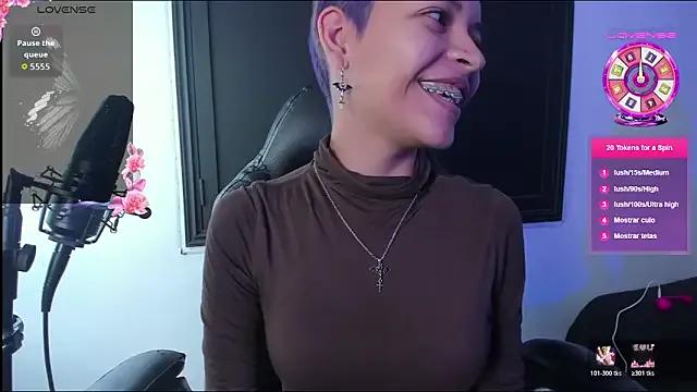 Anny_Kiitty from StripChat is Freechat