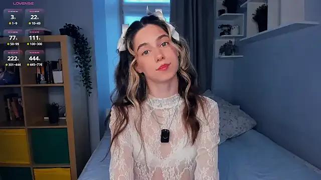 AntonettaTarring from StripChat is Freechat