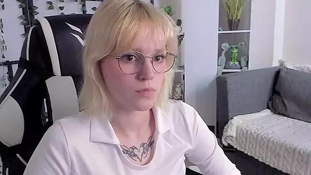 AntoninaBronstad from StripChat is Freechat