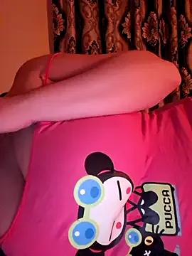 Ariana381 from StripChat is Freechat
