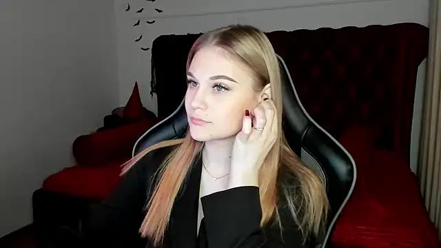 AriaWell from StripChat is Freechat