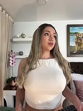 Ariazschernitz1 from StripChat