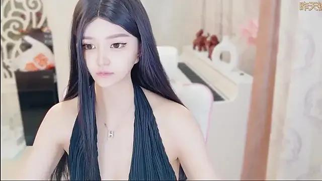 Aurora-77 from StripChat is Freechat