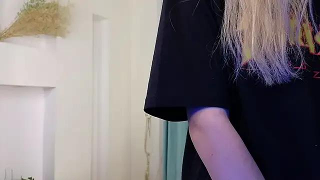 AuroraBless from StripChat is Freechat