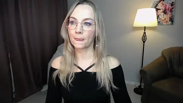 Ava_Elior on StripChat 