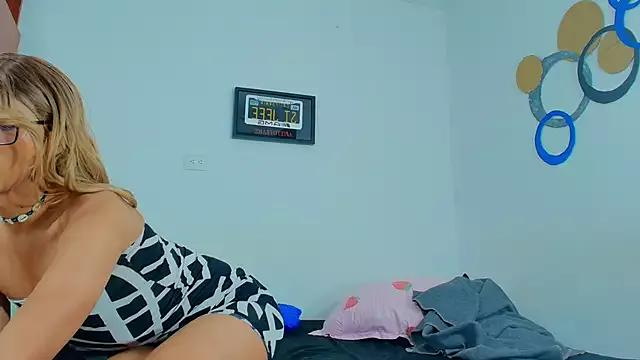 Babysitting_hot_Ts from StripChat is Freechat